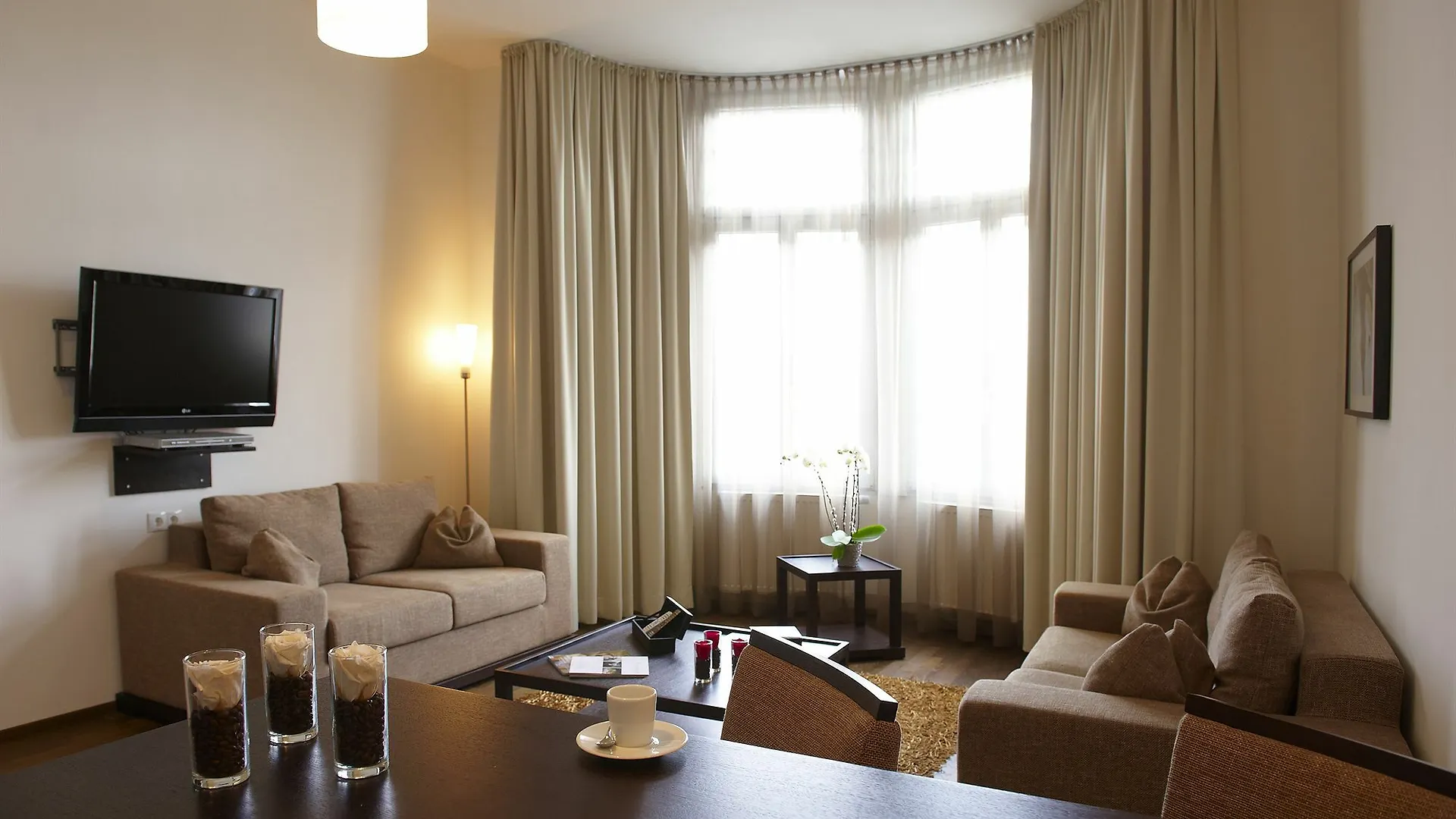 Myplace - Premium Apartments Riverside Bécs 4*,